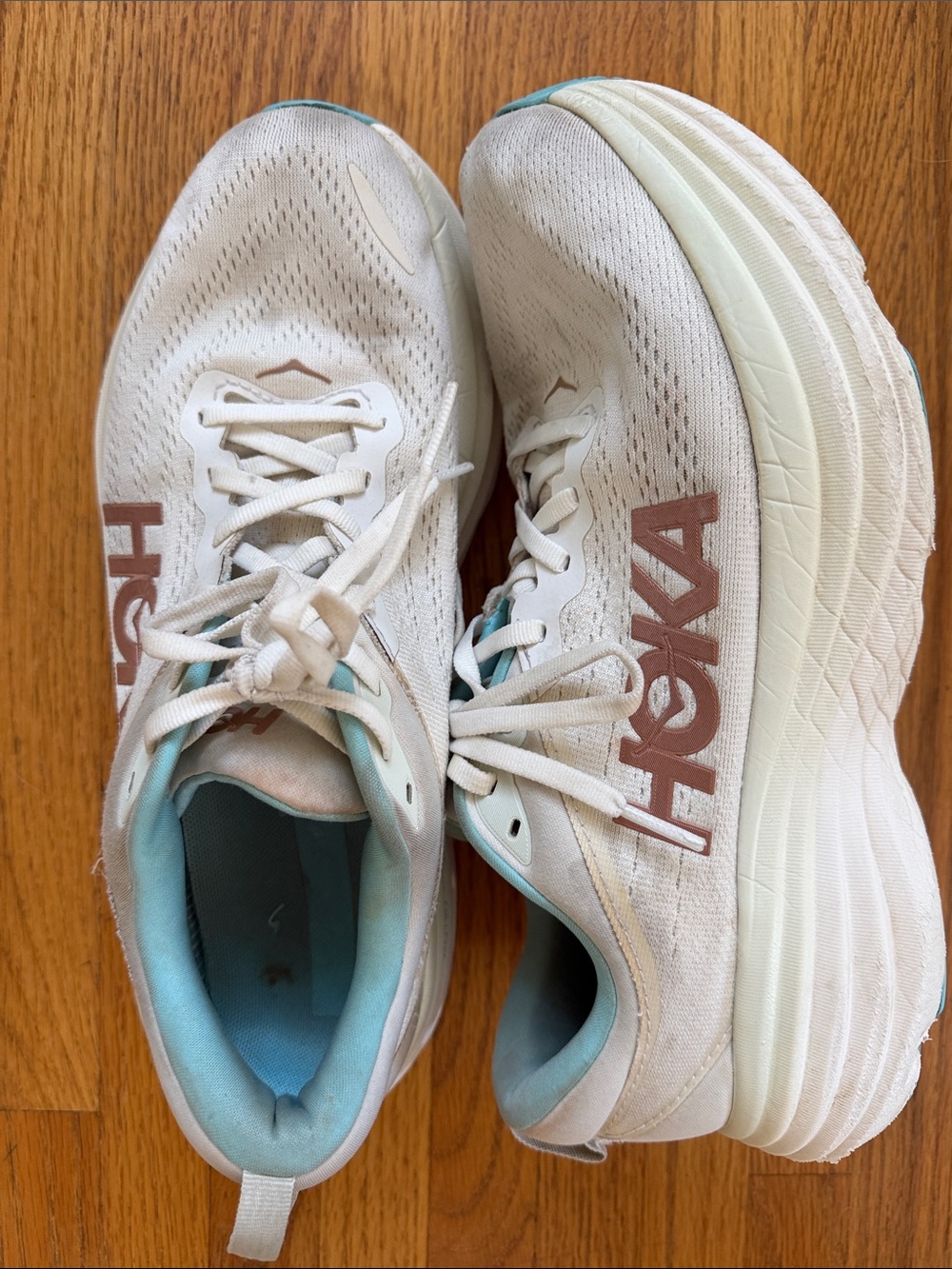 Hoka Bondi 8 size 10d women’s White Athletic Running Shoes 👀